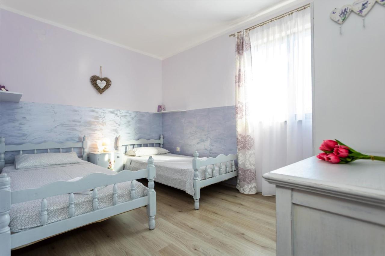 Apartman Doris Milohnici Екстериор снимка