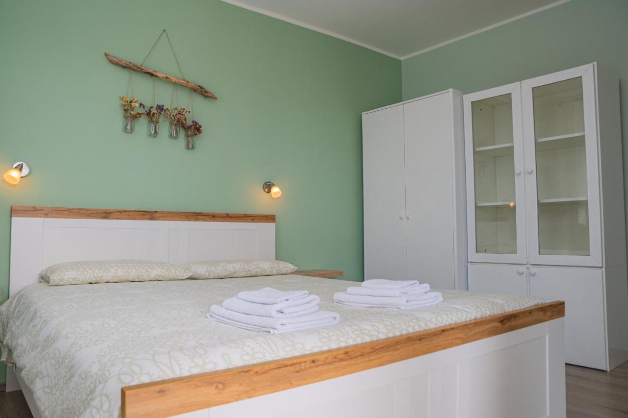 Apartman Doris Milohnici Екстериор снимка